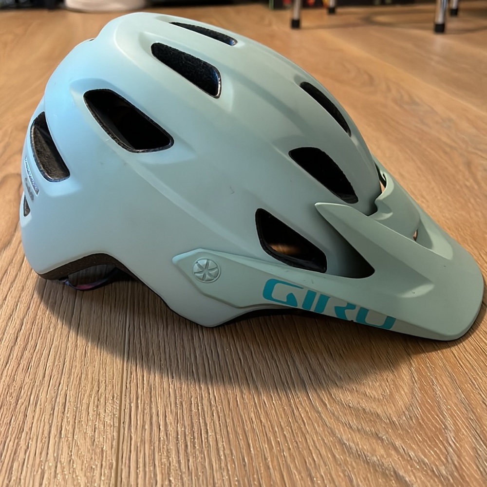 Giro MIPS Helmet